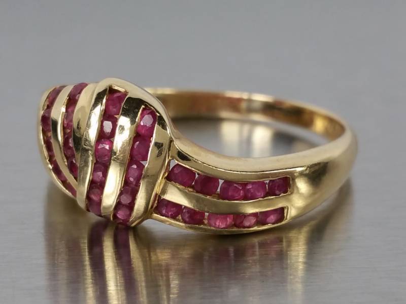 Well Designed Ruby Estate Ring in 14k Yellow Gold