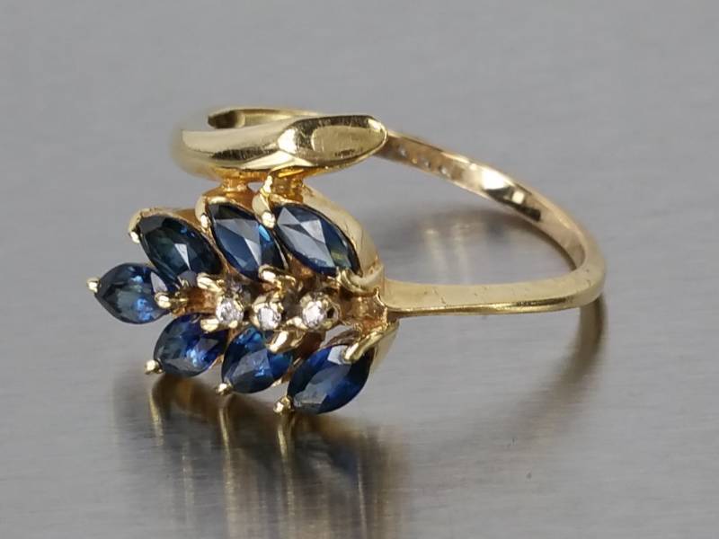 Elegant Ladies Sapphire and Diamond Estate Ring in 14k Yellow Gold