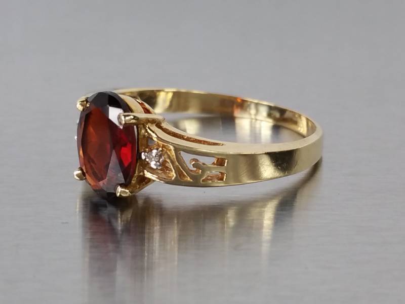 Fine Garnet and Diamond Estate Ring in 10k Yellow Gold