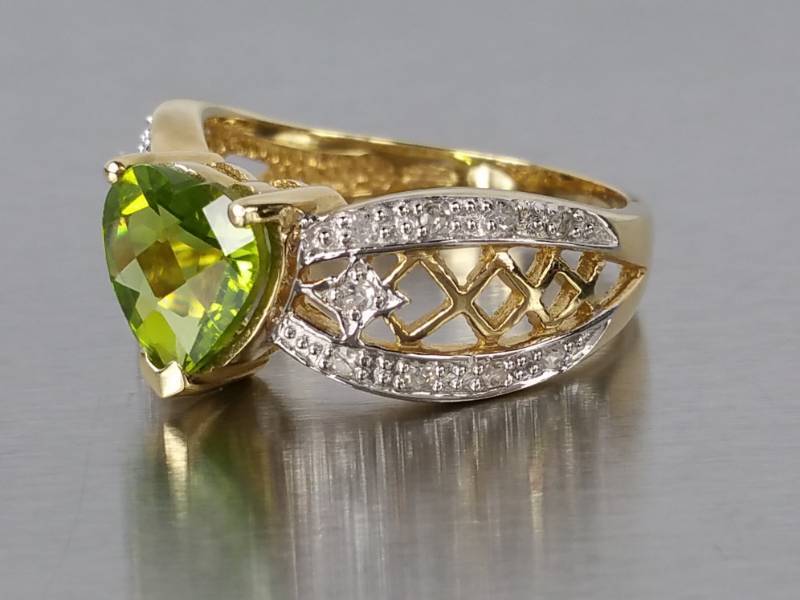 Ladies Peridot and Diamond Estate Ring in 10k Gold