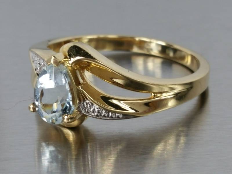 Well Designed Natural Aqua and Diamond Estate Ring in 10k Gold