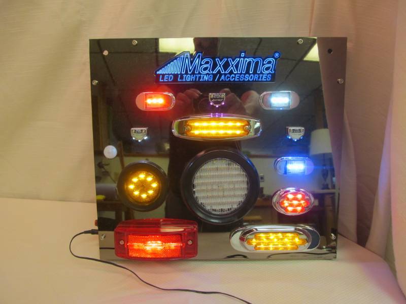 lot 3 image: Maxima LED LightingAccessories Display