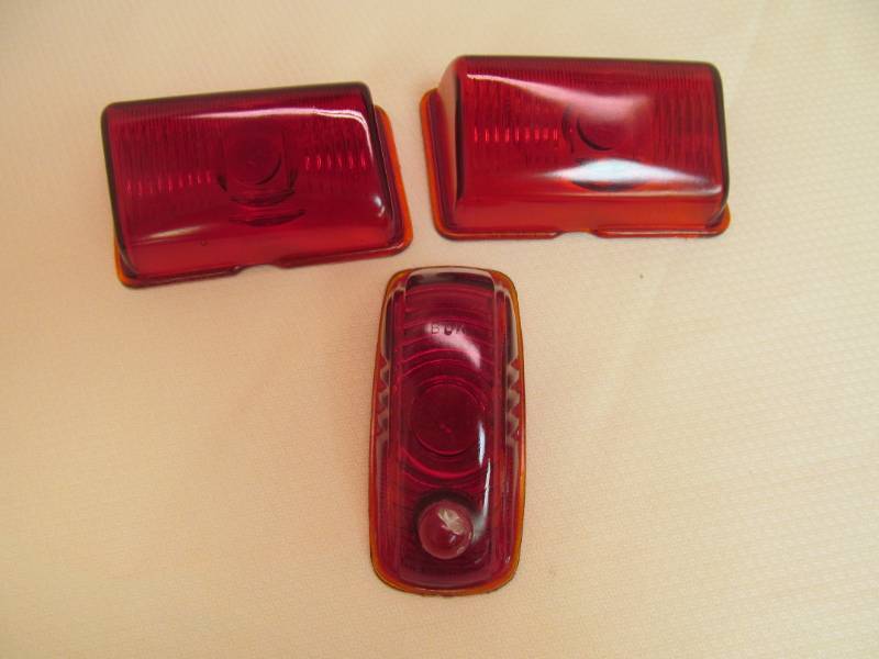 lot 5 image: 3 Vintage Red Glass Lens