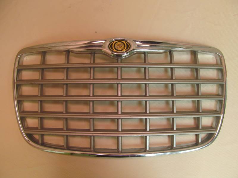 lot 6 image: Chrysler Grille Insert