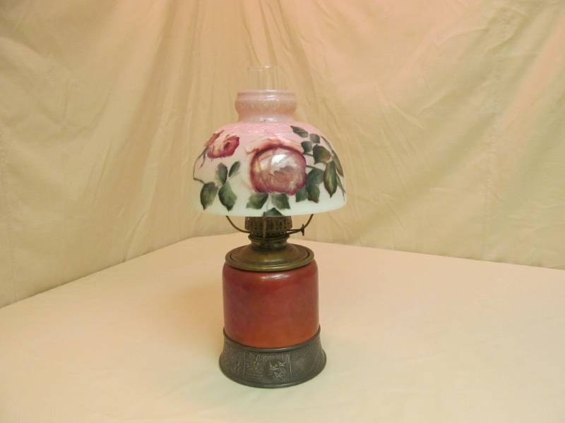 lot 11 image: Vintage Meriden B Company Lamp