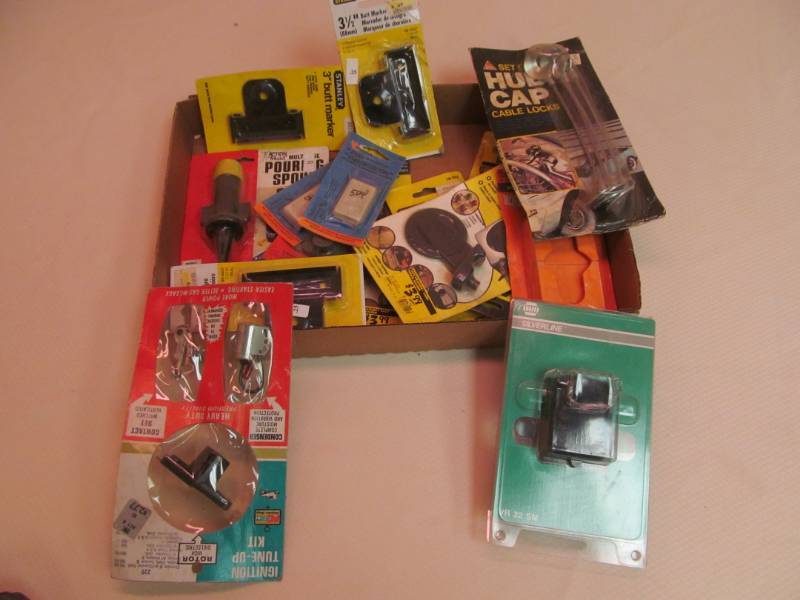 lot 21 image: Vintage Auto parts, Hardware Tools