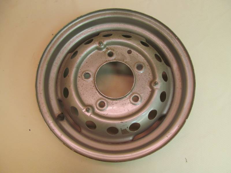 lot 44 image: Set of 5 Take Off Wheels