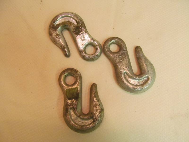 lot 56 image: 3 Chain Hooks