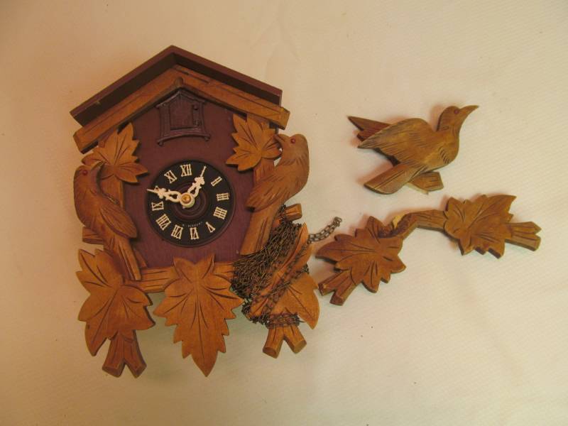 lot 73 image: 8 Day Clock wo Pendulum or Weights