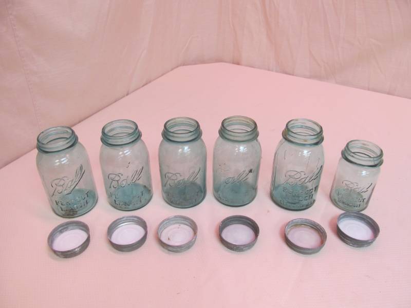 lot 77 image: 6 Blue Ball Canning Jars w Lids