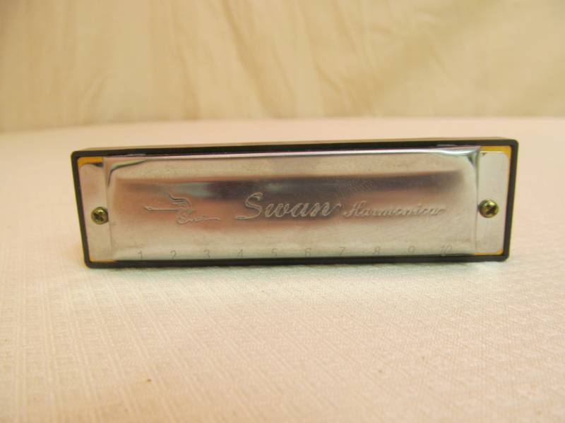 lot 101 image: Swan Harmonica
