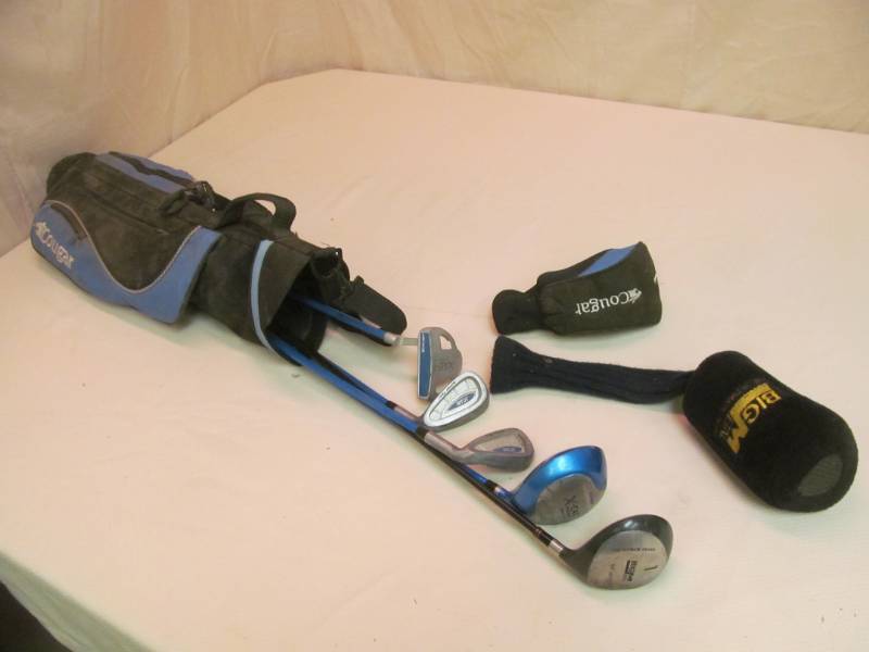 lot 113 image: Set of Childrens Golf Clubs w Tees, Balls