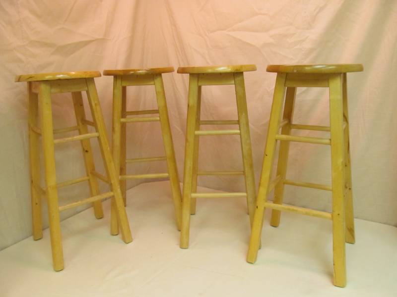 lot 115 image: Set of 4 wood Stools