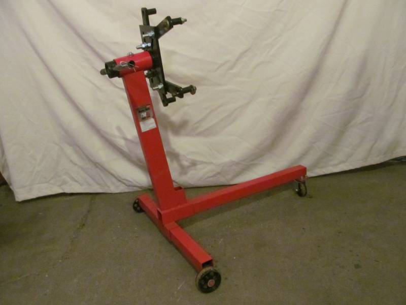 lot 119 image: Pittsburg Heavy Duty 750 pound Engine Stand