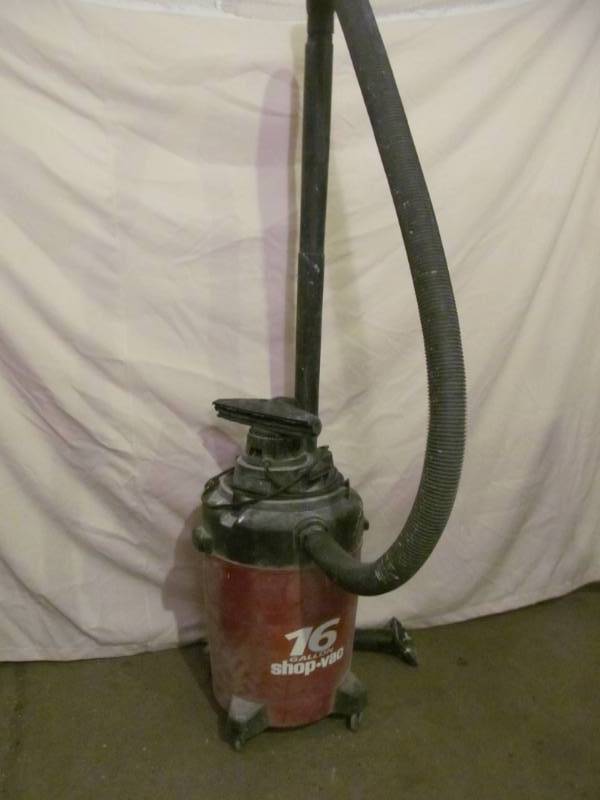 lot 122 image: 16 Gallon Shop Vac