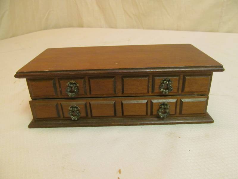 lot 132 image: Jewelry Box- Assortment of Jewelry Included
