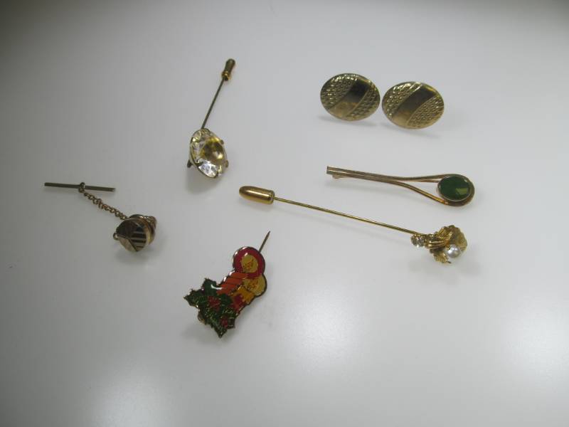 lot 136 image: Stick Pins, Hatpins, Cufflinks, Rhinestone Stick Pin