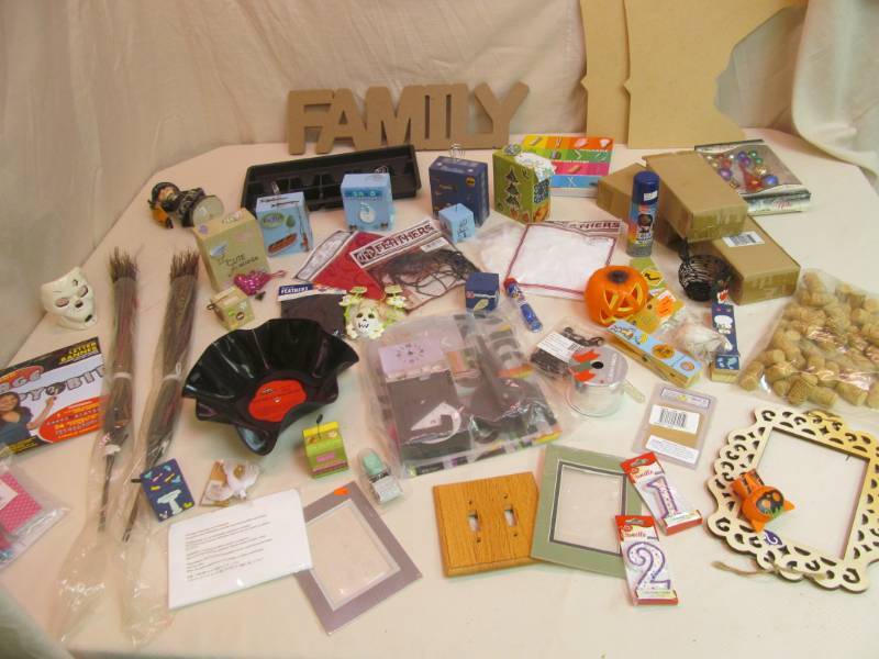 lot 148 image: Large Group of Craft Supplies