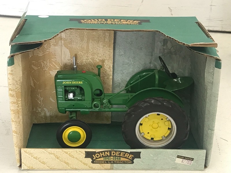 J.D. LA Tractor