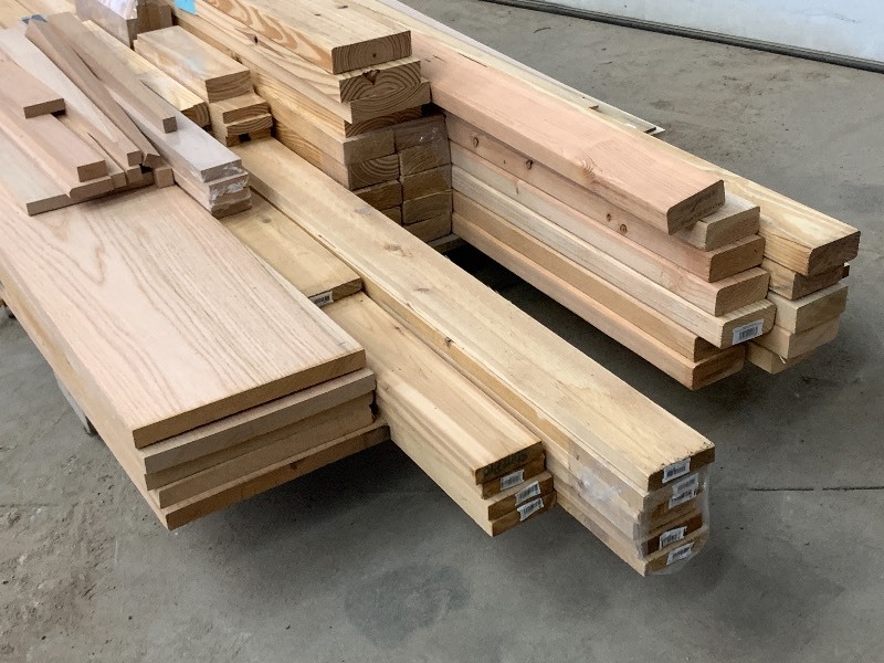 lot 14 image: Pallet Lot Of Assorted Lumber