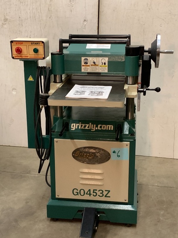lot 6 image: Grizzly 15 Planer With Spiral Cutterhead
