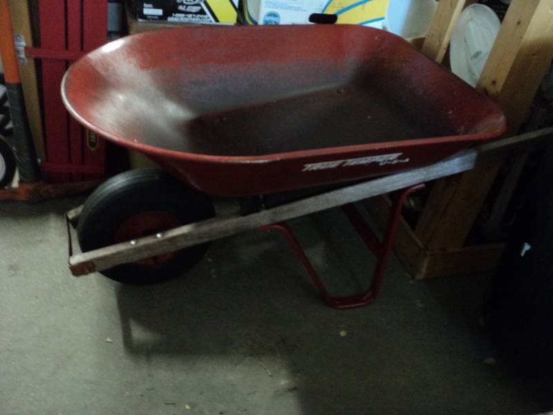 lot 10 image: True Temper Wheel Barrow...