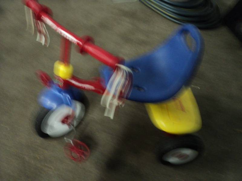lot 27 image: Radio Flyer Trike...