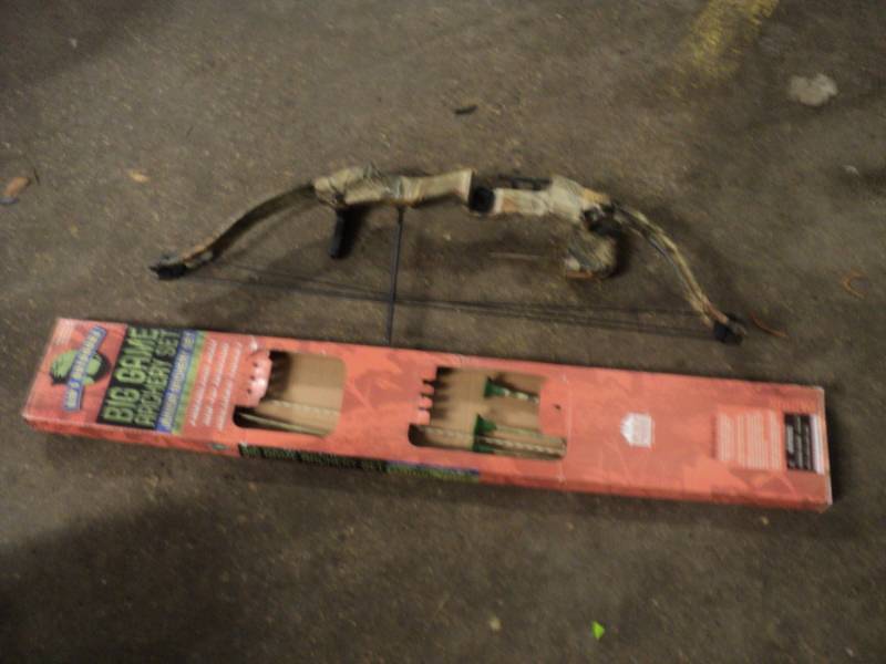 lot 34 image: Brave Box and big Gam Archery Set...