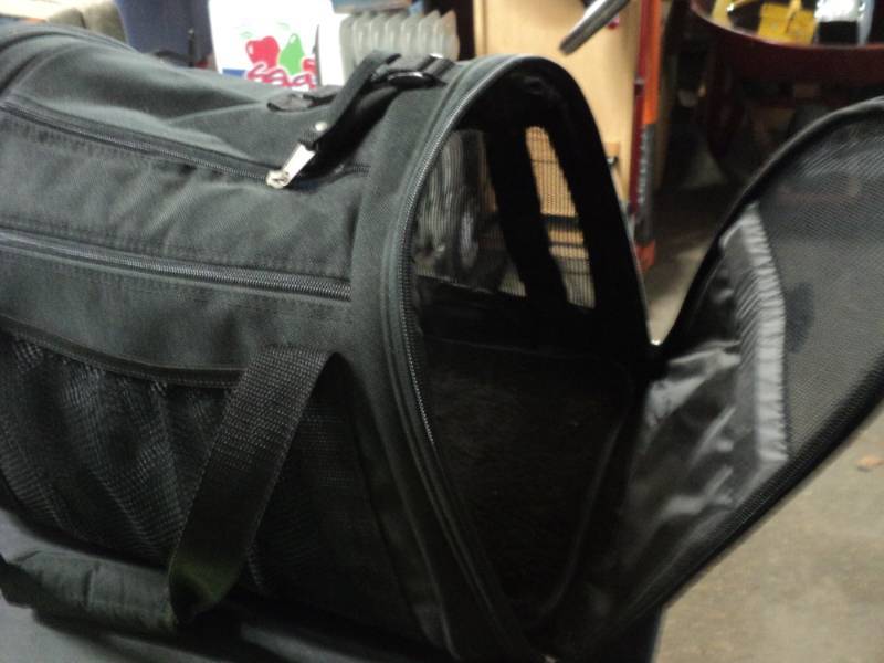 lot 42 image: Pet Carrier...
