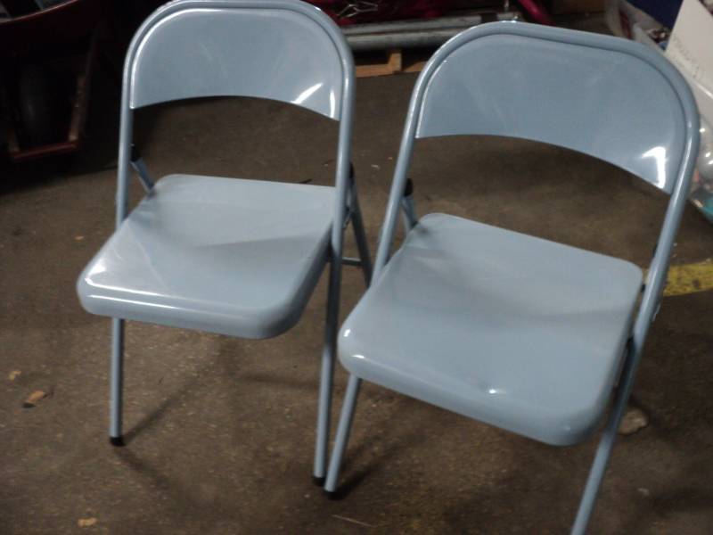 lot 47 image: 2 Blue Folding Metal Chairs...