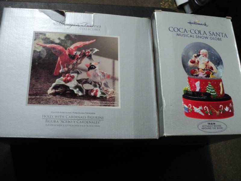 lot 82 image: Hallmark Coca Cola Santa Musical Sn...