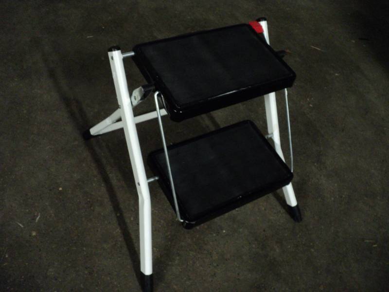 lot 110 image: 2 Step Stool...
