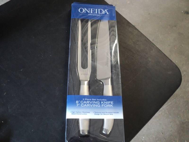 lot 134 image: Oneida 2 pc Carving Set...
