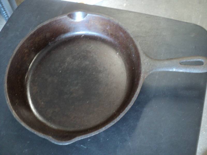 lot 138 image: Cast Iron 10 USA Skillet...