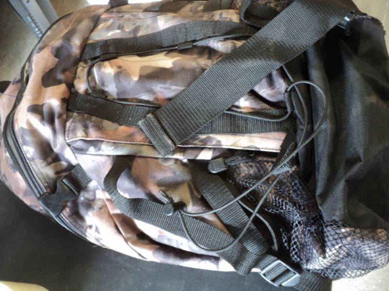 lot 165 image: Camouflage Bag...
