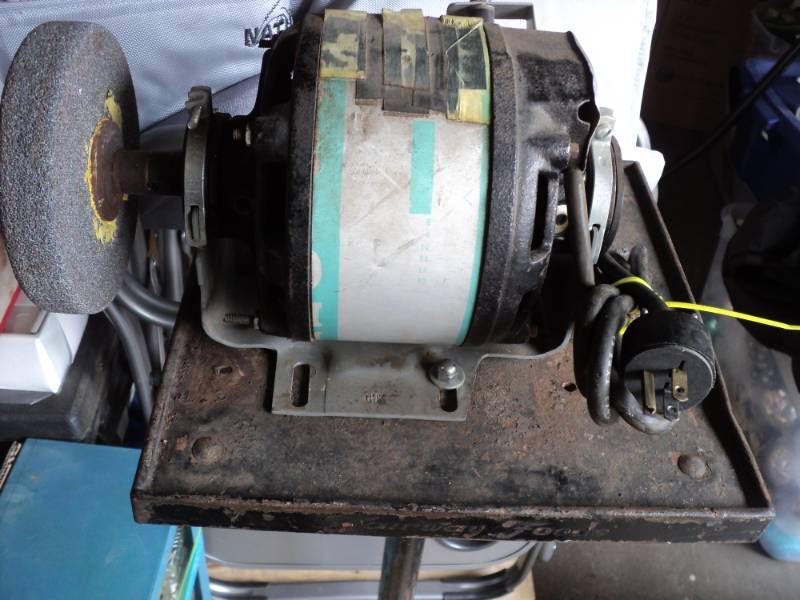 lot 168 image: Bench Grinder on Metal Stand...