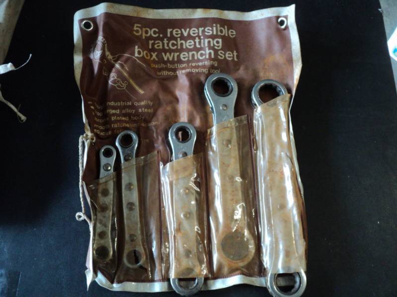 lot 173 image: 5 Pc Reversible Ratcheting Box Wren...