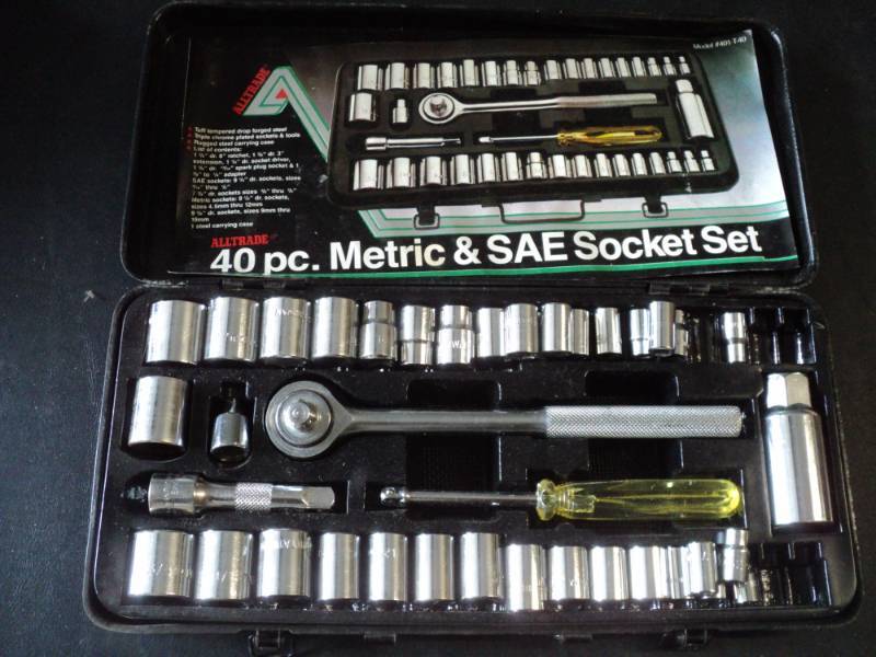 lot 175 image: 40 pc Metric and SAE Socket Set in ...