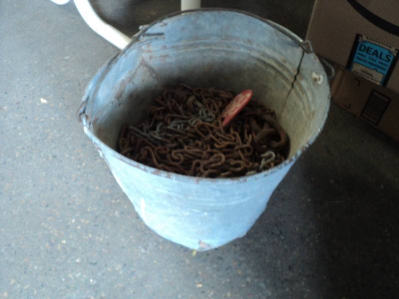 lot 181 image: Pail of Chains...