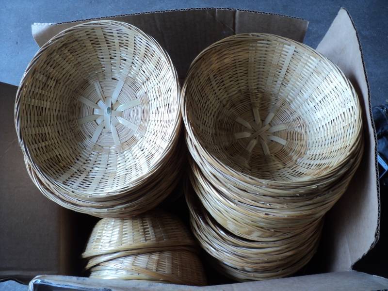 lot 197 image: Box of 95 Baskets 9 and 10 inches d...