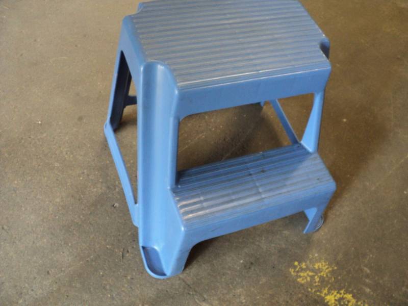 lot 209 image: Blue 2 Step Stool...