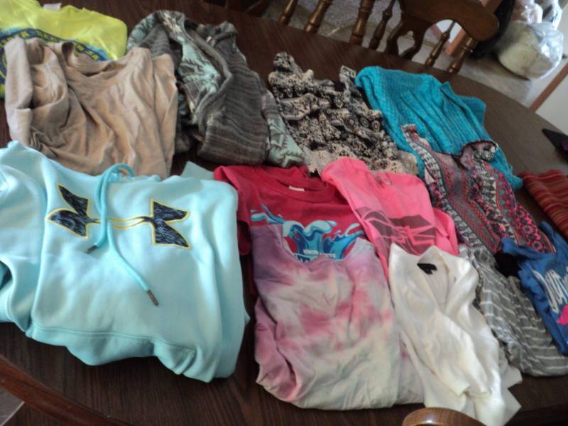 lot 277 image: Lot of Junior Girls Size M Clothing...