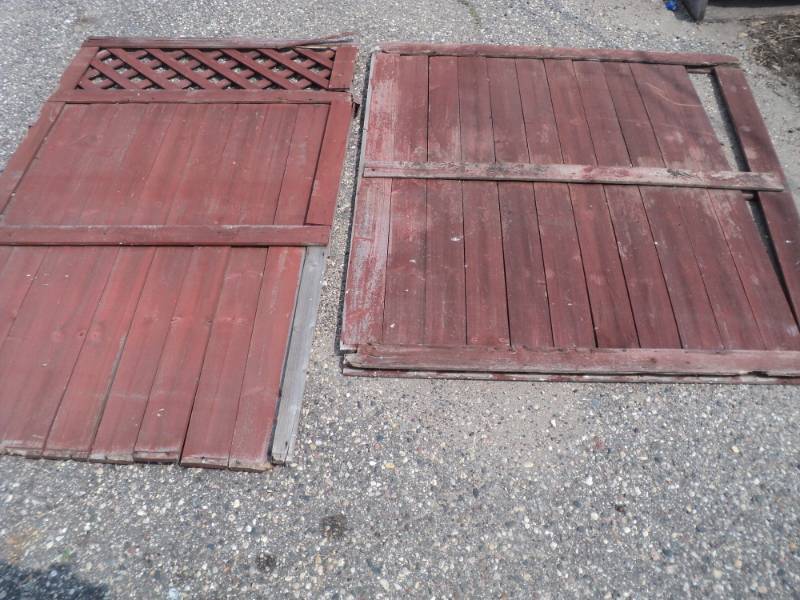 lot 285 image: 2 Pieces of Fencing for Outdoor D...
