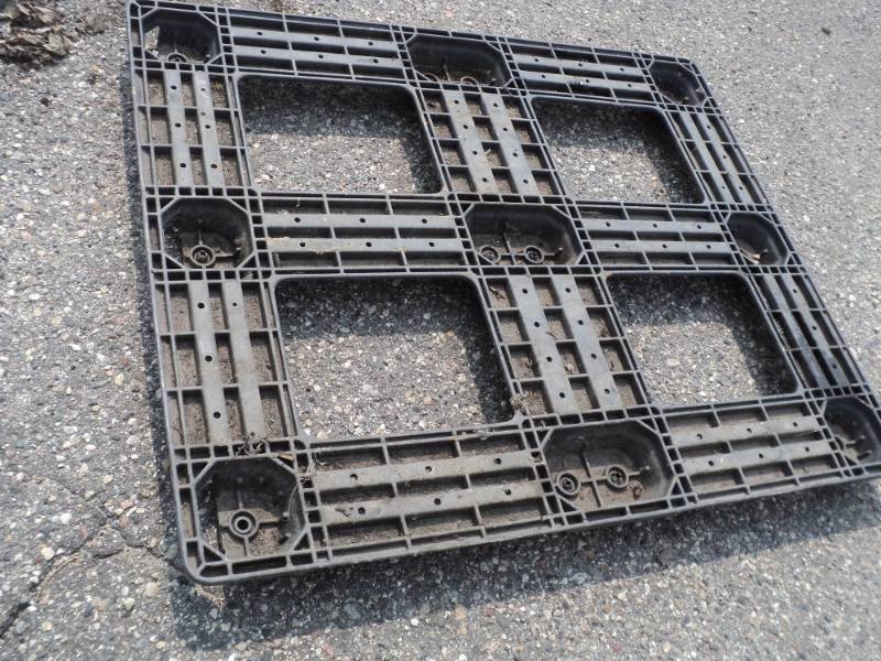 lot 287 image: Plastic Pallet...