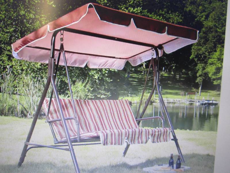 Striped Lawn Swing open box Retail ...