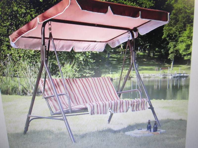 Striped Lawn Swing open box Retail ...