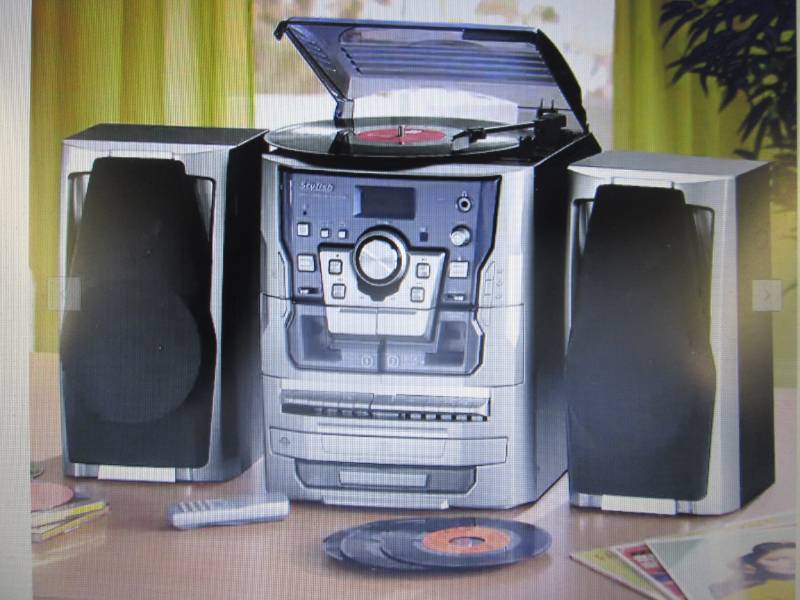 6-in-1 Deluxe Turntable, iPodMP3, ...