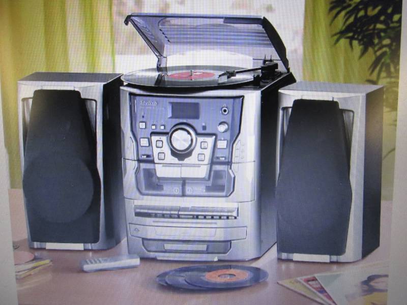 6-in-1 Deluxe Turntable, iPodMP3, ...