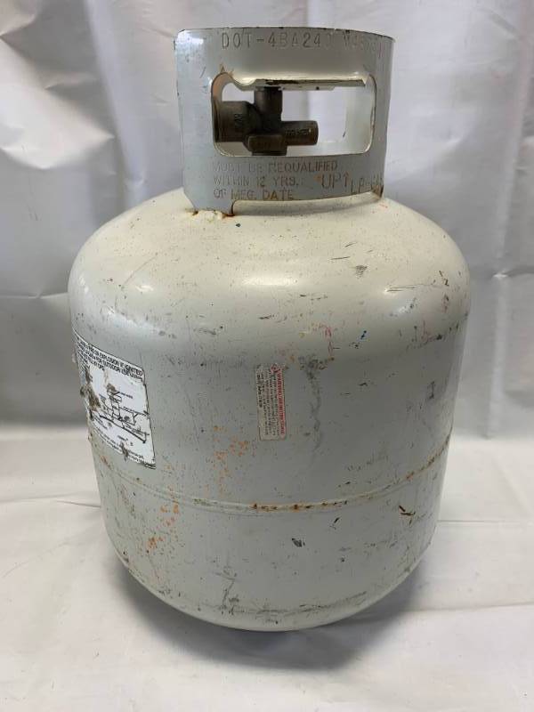 lot 5 image: BBQ Grill Propane Tank