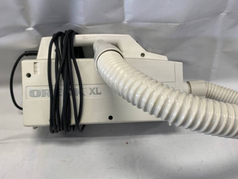 lot 25 image: Oreck XL Vacuum Cleaner
